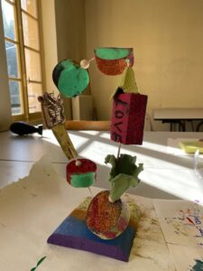 Atelier arts plastiques enfants de l ARCL a Robion : seances et creations des eleves