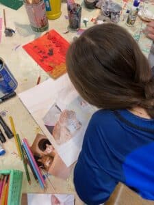 Atelier arts plastiques enfants de l ARCL a Robion : seances et creations des eleves