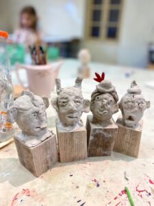 Atelier arts plastiques enfants de l ARCL a Robion : seances et creations des eleves