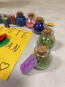 Atelier arts plastiques enfants de l ARCL a Robion : seances et creations des eleves