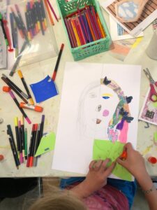 Atelier arts plastiques enfants de l ARCL a Robion : seances et creations des eleves